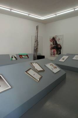 Piękna pogoda / Beautiful weather, exhibition view, Foksal Gallery Foundation, Warsaw, 2011
